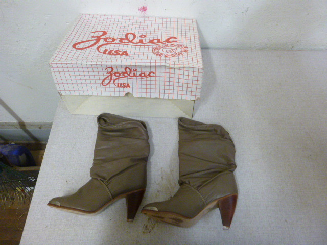 lot 240 image: Pair of Zodiac Womens Boots