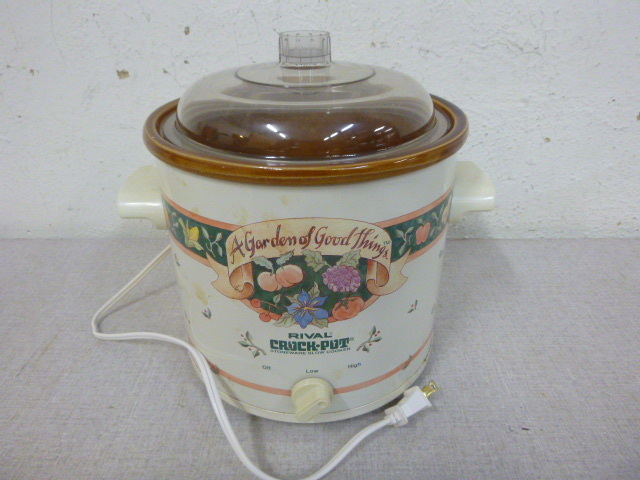 lot 256 image: Rival Crock Pot