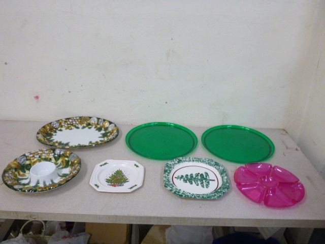 lot 258 image: Miscellaneous Plastic Serving Platters