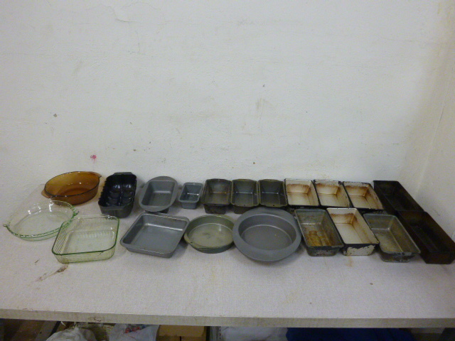 lot 267 image: Miscellaneous Bakeware