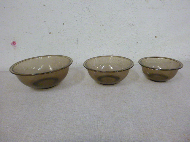 lot 275 image: 3 Piece Glass Bowl Set