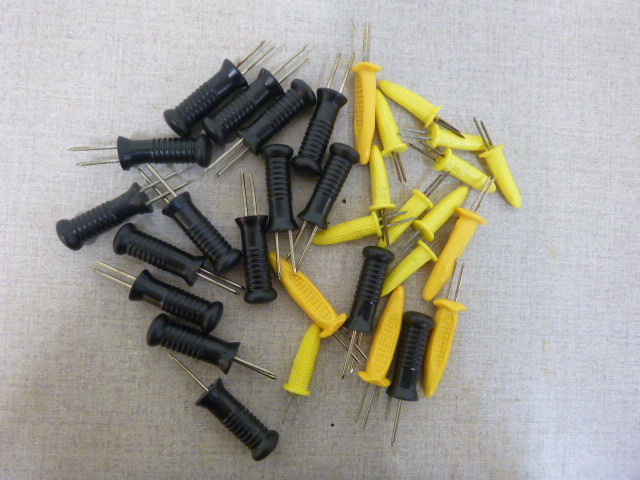 lot 277 image: Corn Cob Holders