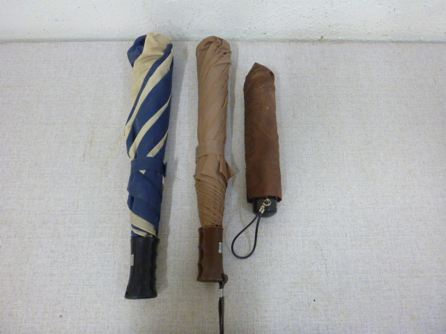 lot 282 image: 3 Umbrellas