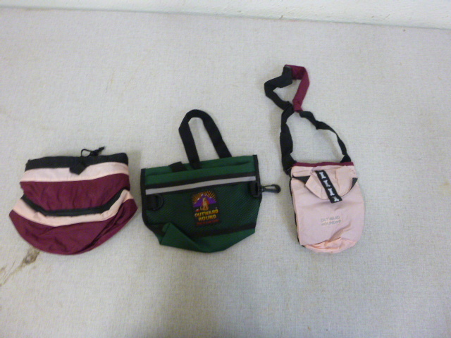 lot 283 image: 3 Outward Hound Travel Bags