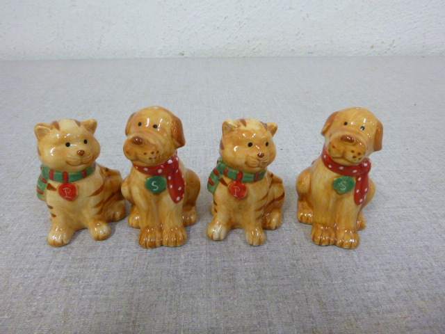 lot 287 image: 2 Sets of Salt and Pepper Shakers