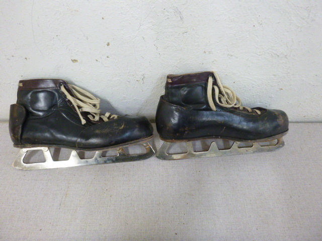 lot 302 image: Vintage Ridel Hockey Skates
