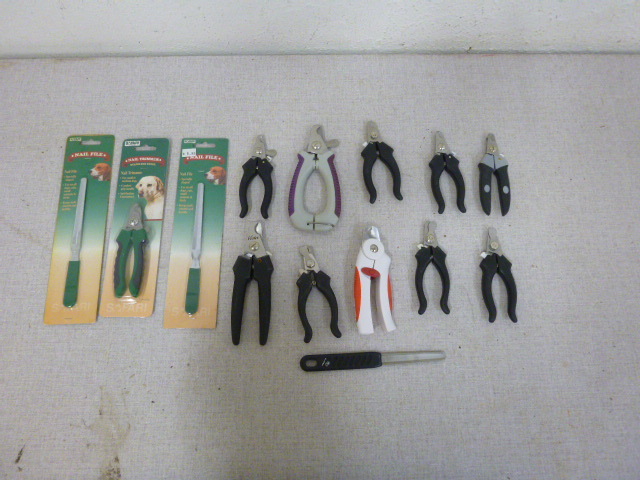 lot 304 image: Miscellaneous Pet Nail Trimmers and Files