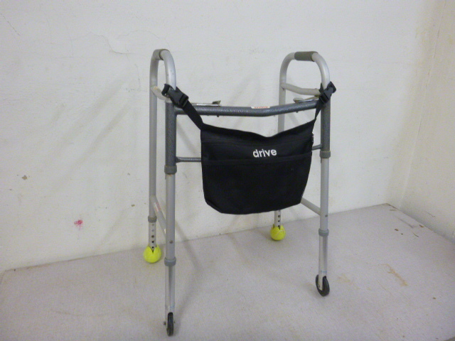 lot 305 image: Aluminum Adjustable Walker with Carrying Bag