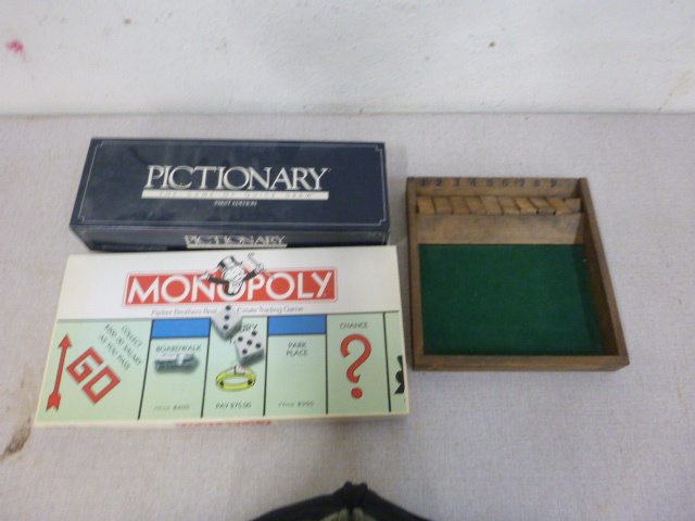lot 307 image: 3 Games