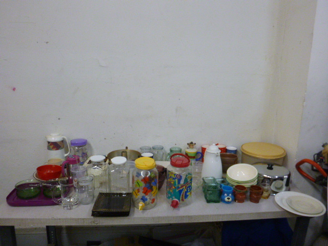lot 309 image: Miscellaneous Kitchen Items