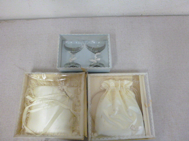 lot 310 image: Wedding Set