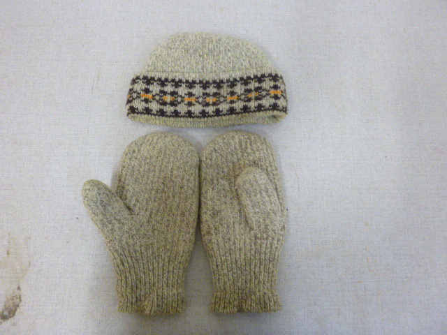 lot 323 image: Mittens and Cap