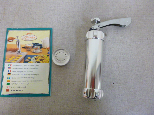 lot 328 image: Shule BiscuitCookie Press