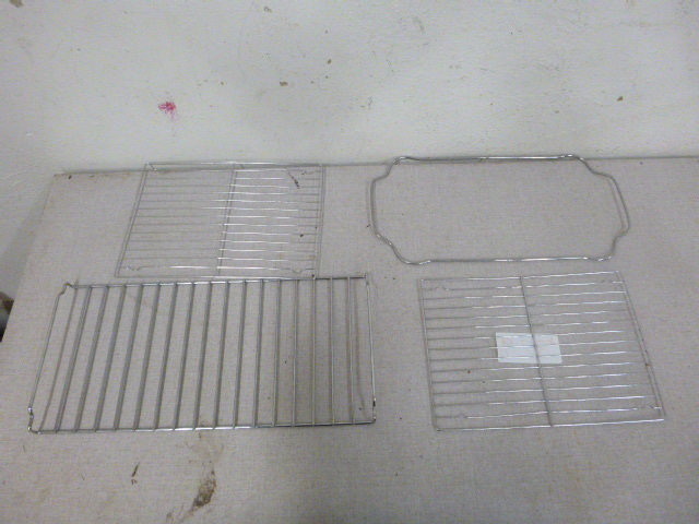 lot 329 image: Cooling Racks