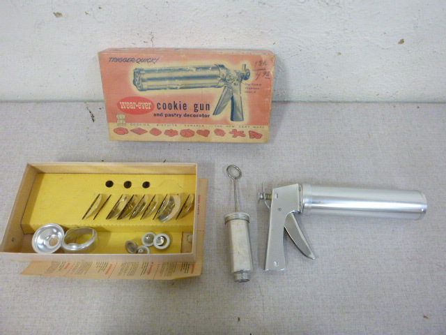 lot 333 image: Vintage Wear-Ever Cookie Gun and Pastry Decorator
