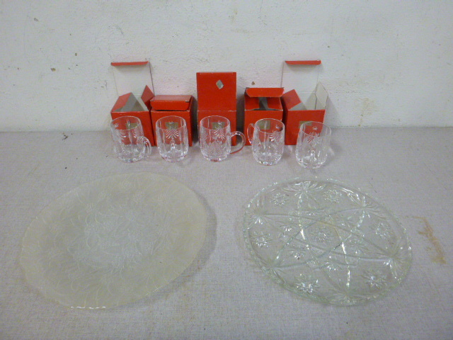 lot 336 image: 5 Crystal Holiday Mugs and 2 Serving Platters