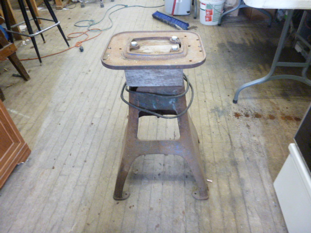 lot 342 image: Cast Iron Stand