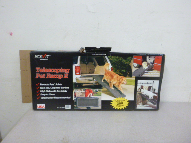 lot 355 image: New Solvit Telescoping Pet Ramp II
