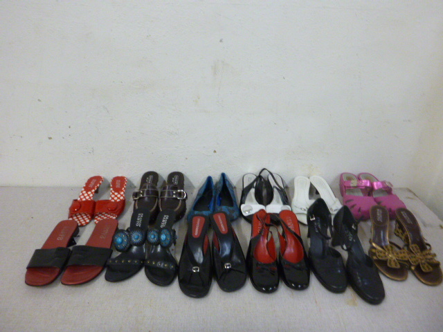 lot 359 image: 12 Pairs of Womens Shoes