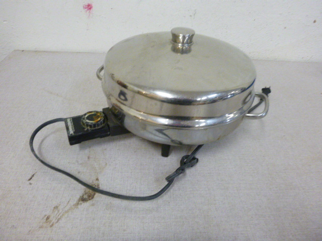 lot 366 image: Electric Skillet