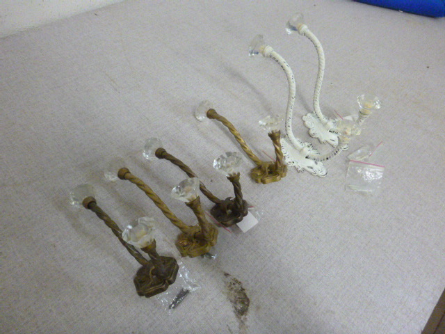 lot 367 image: 6 Vintage Coat Hooks