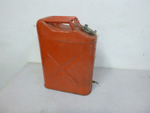 lot 368 image: Jari Metal Gas Can