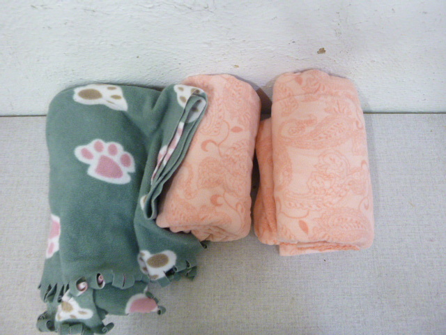 lot 377 image: 3 Fleece Throws
