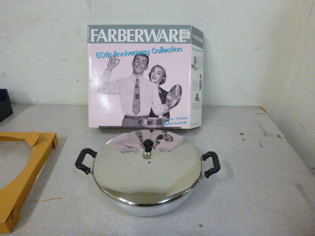 lot 387 image: New Farberware Buffet Casserole