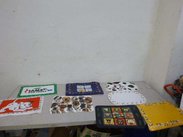 lot 390 image: Lot of Placemats