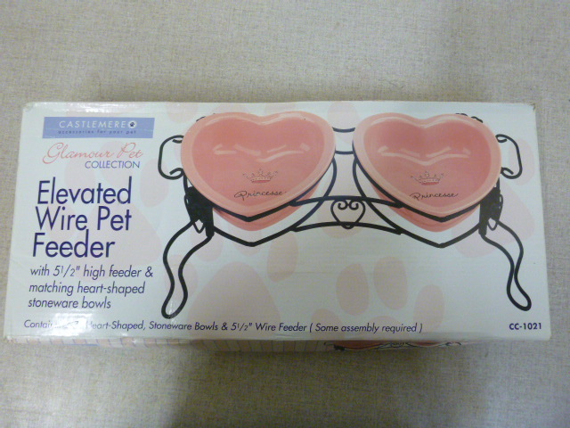 lot 392 image: Castlemere Elevated Wire Pet Feeder
