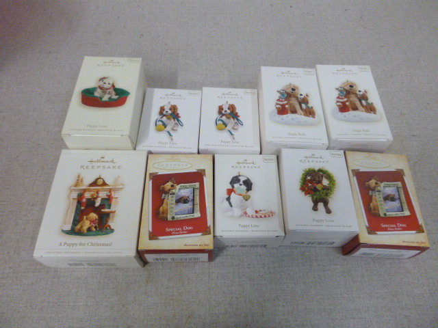lot 399 image: 10 Hallmark Keepsake Christmas Ornaments