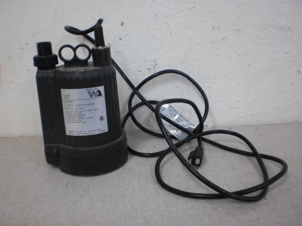 lot 55 image: Water Ace Submersible Pump