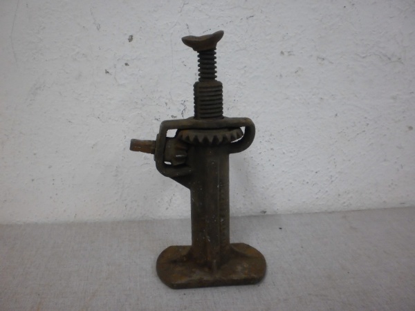 lot 47 image: Vintage Screw Jack