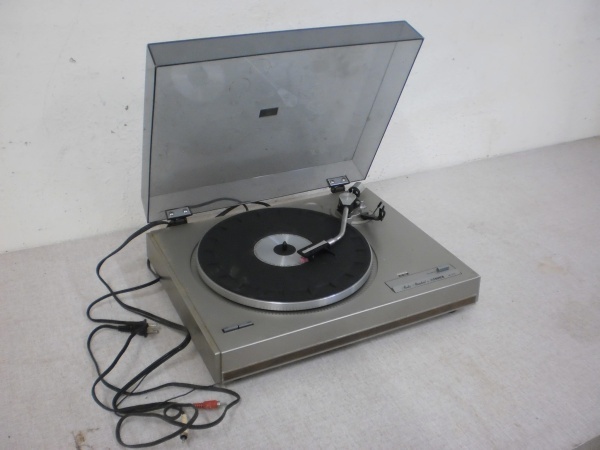 lot 50 image: Fisher Turn Table