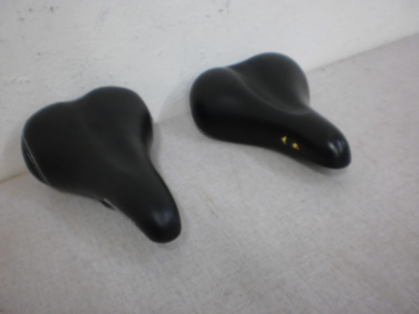 lot 51 image: 2 Bicycles Seats