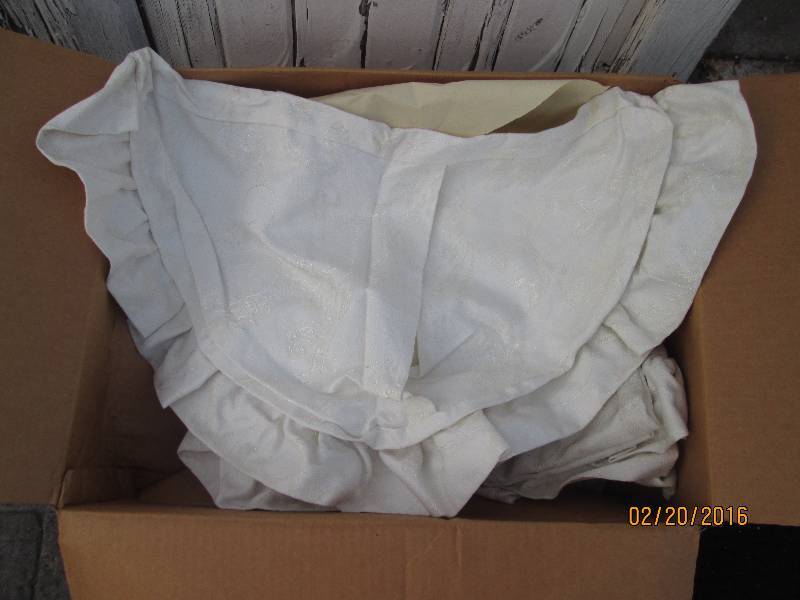 Approx. 20 round pillow cases, new...