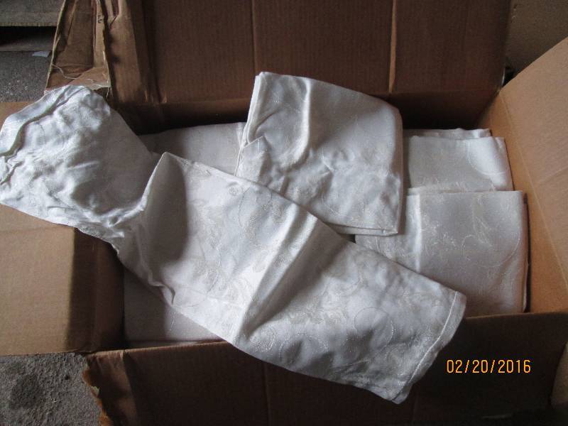 Approx. 60 wedge shaped linen cover...