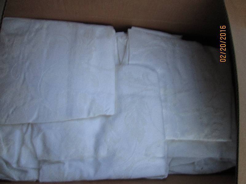 Approx. 35 linen mattress covers, n...