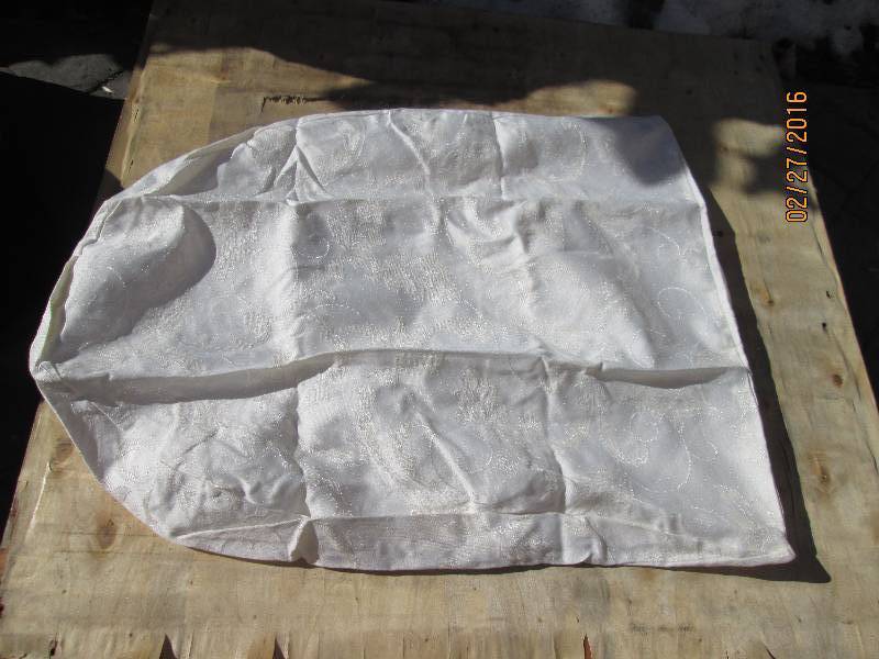 Bag of half oval shaped linen pillo...