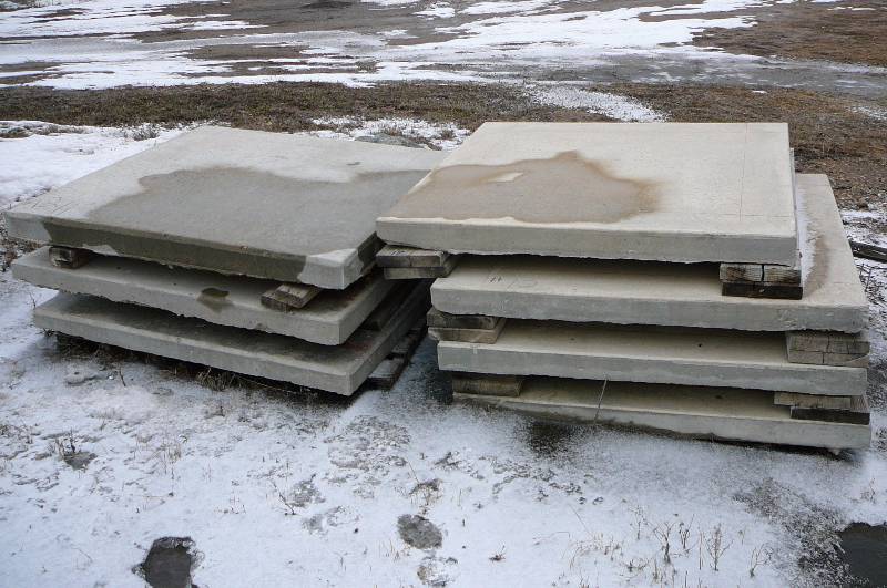 lot 12 image: Cement Pads 4 x 4  7  count