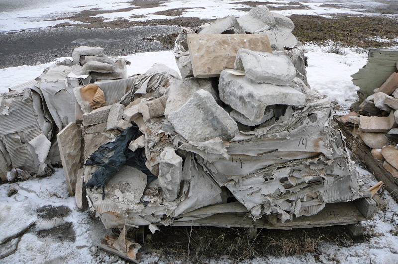 lot 14 image: Lot of Decorative Stone and Rock