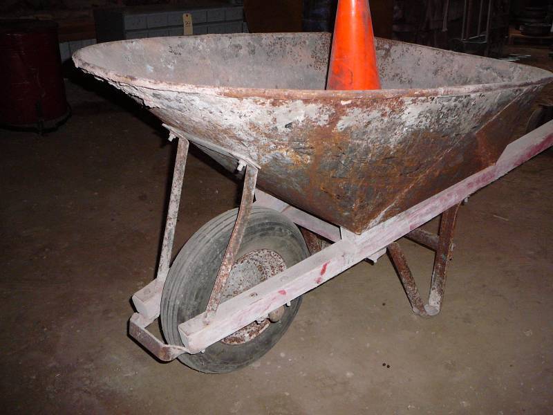 lot 29 image: Wheel Barrel