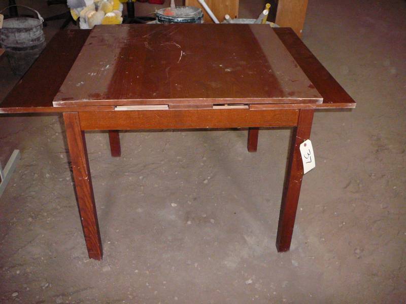 lot 37 image: Table 35 12 x 35 12 with leaves