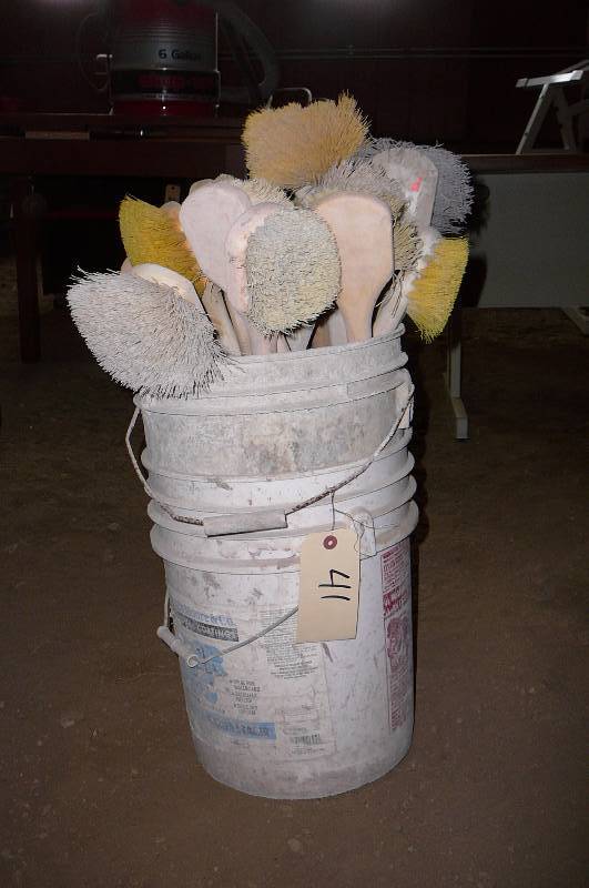 lot 41 image: Bucket and Brushs