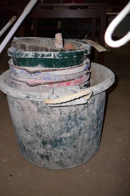 lot 42 image: Buckets & Brushs  7 count