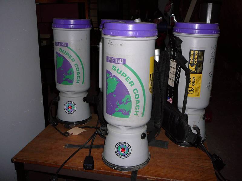 lot 67 image: Back pack Vacuum and fittings model scm-1122 missing hoses 4 count