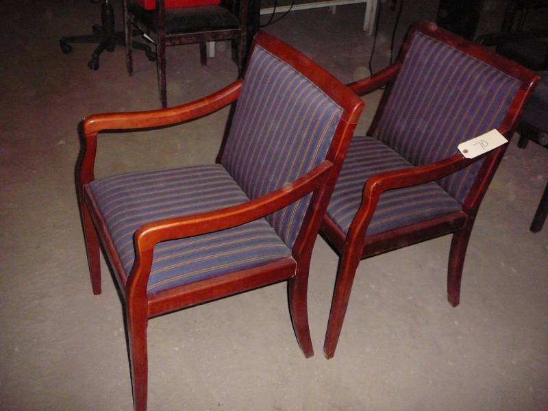 lot 70 image: Padded chairs 2 count