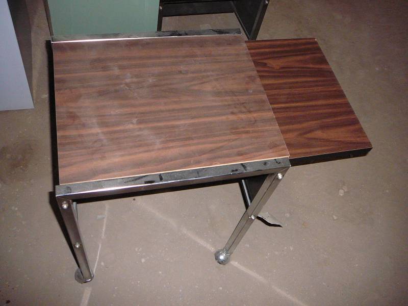 lot 71 image: Desk 18 x 20 x 26 12 high
