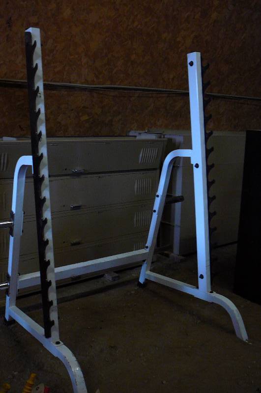 lot 74 image: Body Solid Bell bar