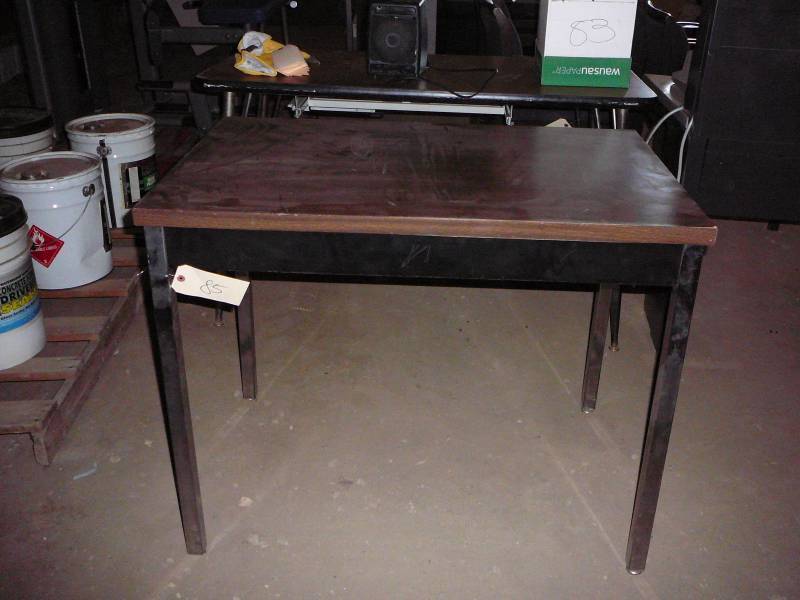 lot 85 image: Table 24 x 36 x 28 12 h